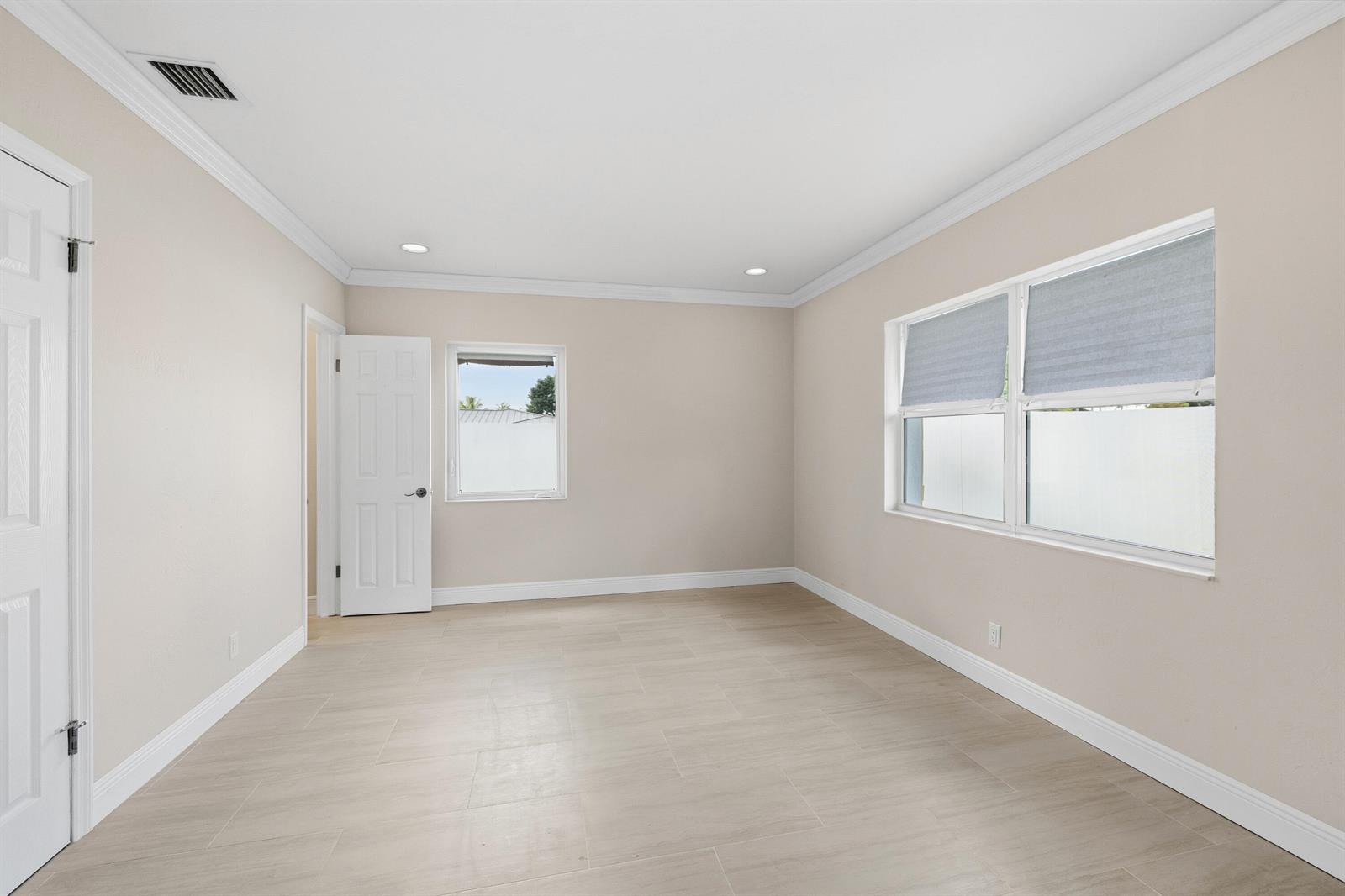 1-2  / 0 2120 sq. ft. $ 2026-08-23 0 foto