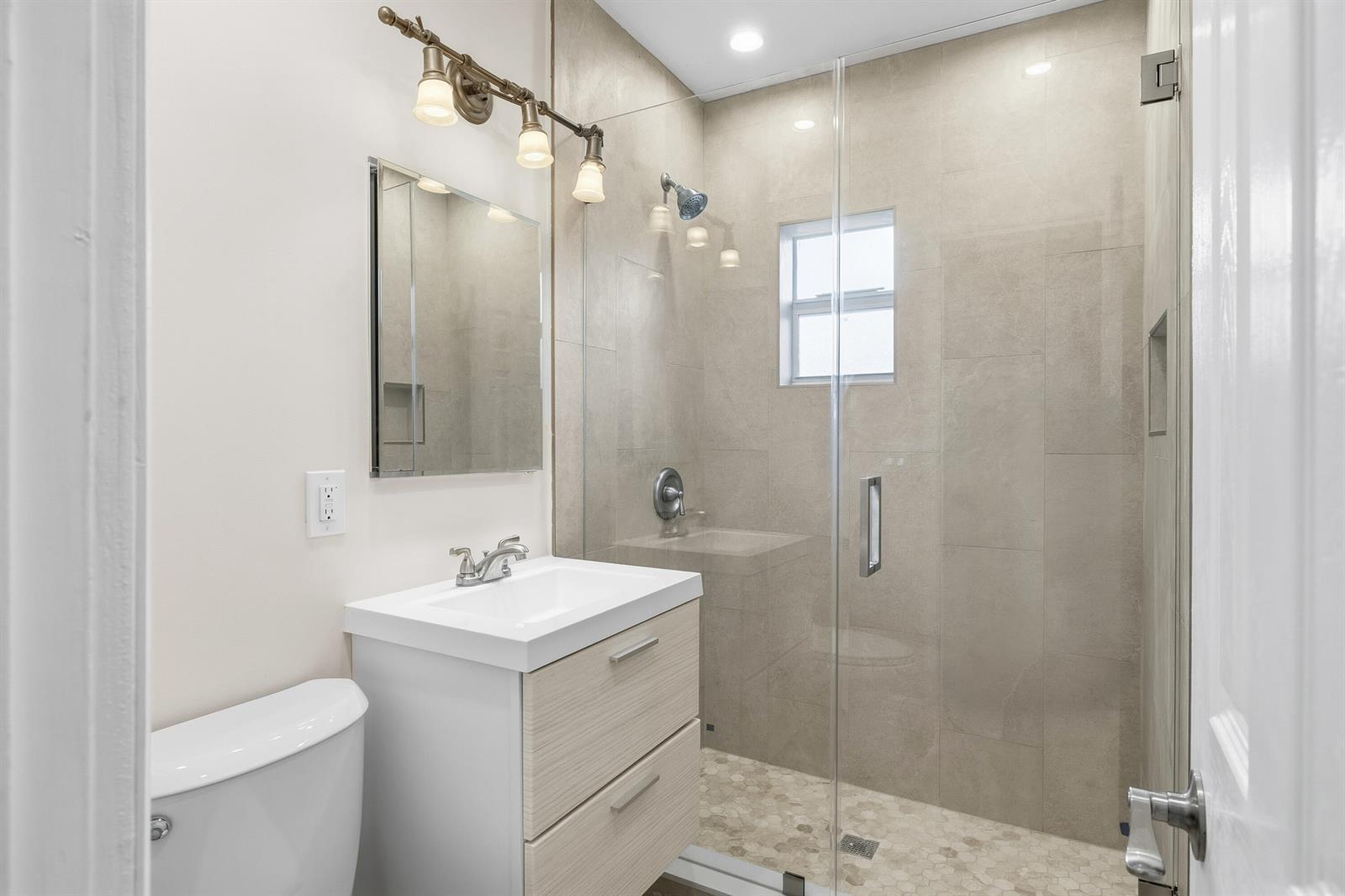 1-2  / 0 2120 sq. ft. $ 2026-08-23 0 foto