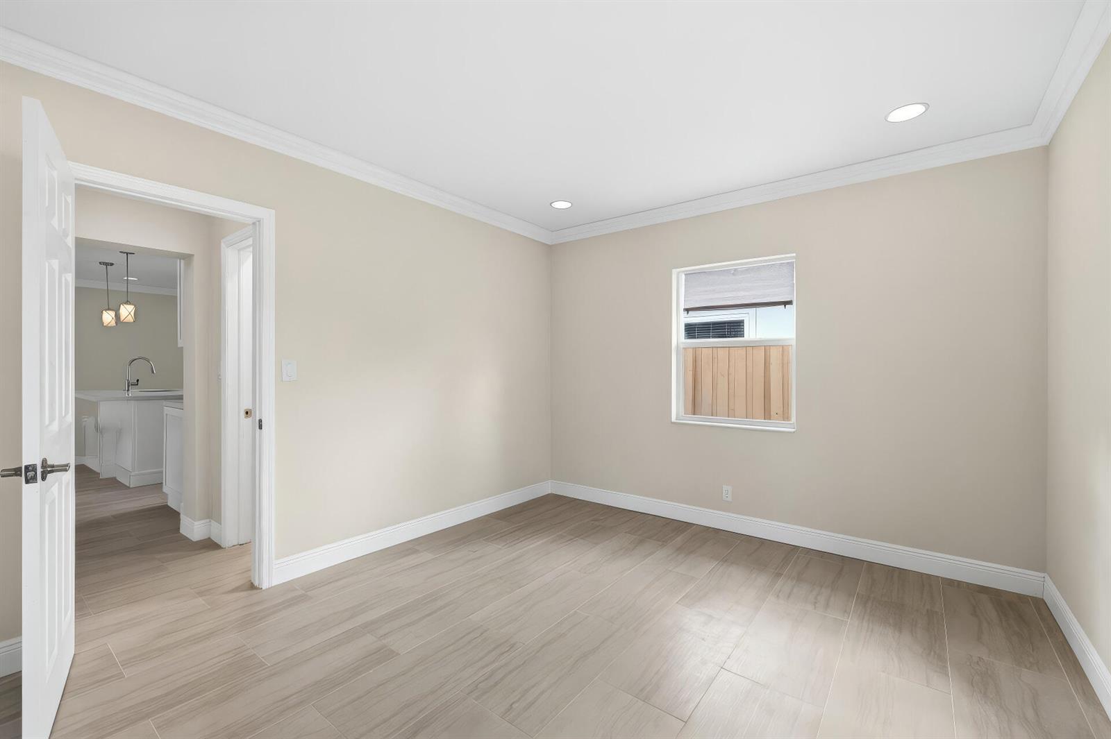 1-2  / 0 2120 sq. ft. $ 2026-08-23 0 foto
