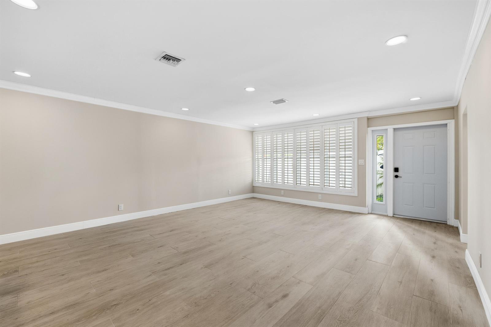 1-2  / 0 2120 sq. ft. $ 2026-08-23 0 foto