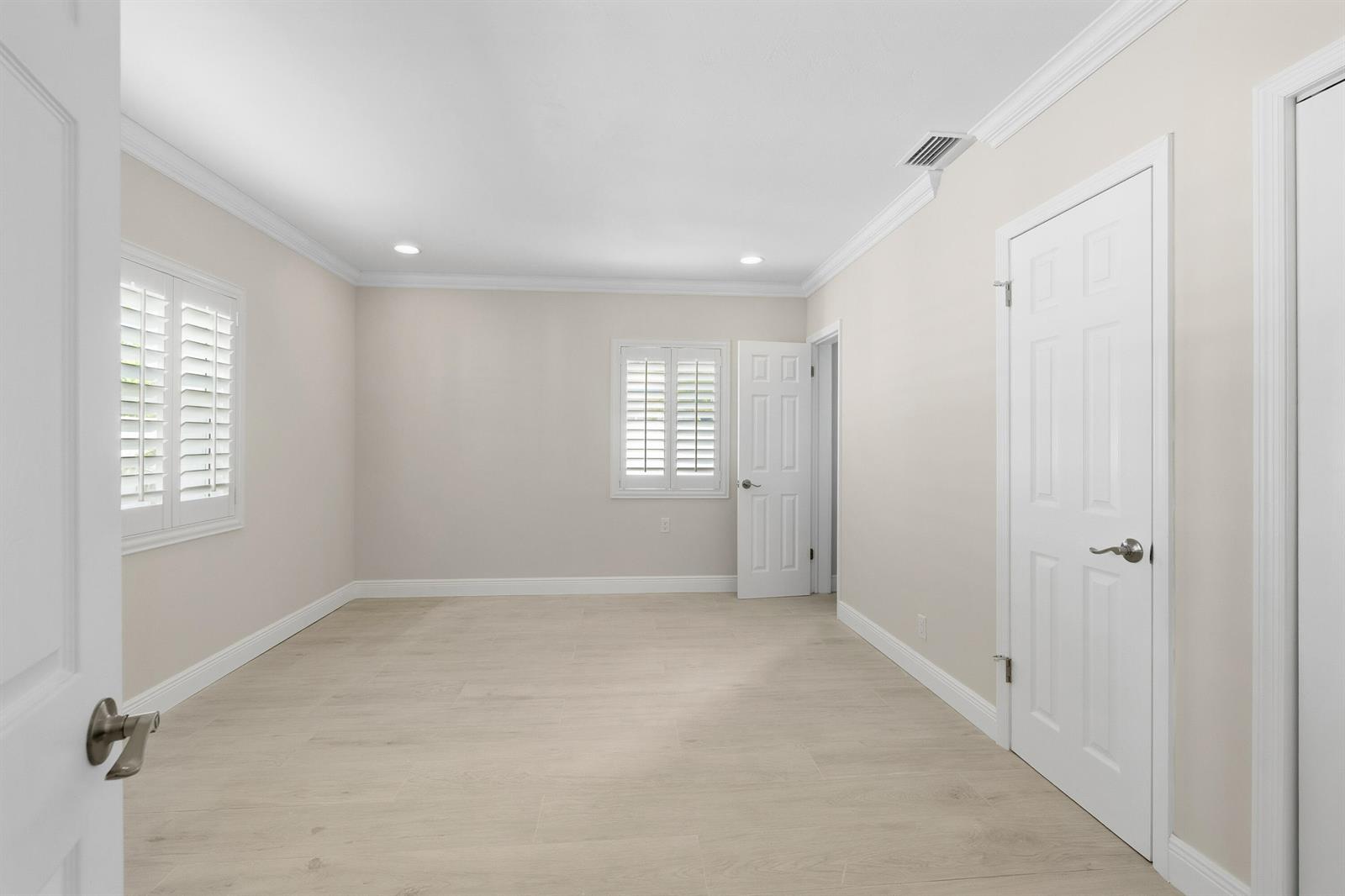 1-2  / 0 2120 sq. ft. $ 2026-08-23 0 foto