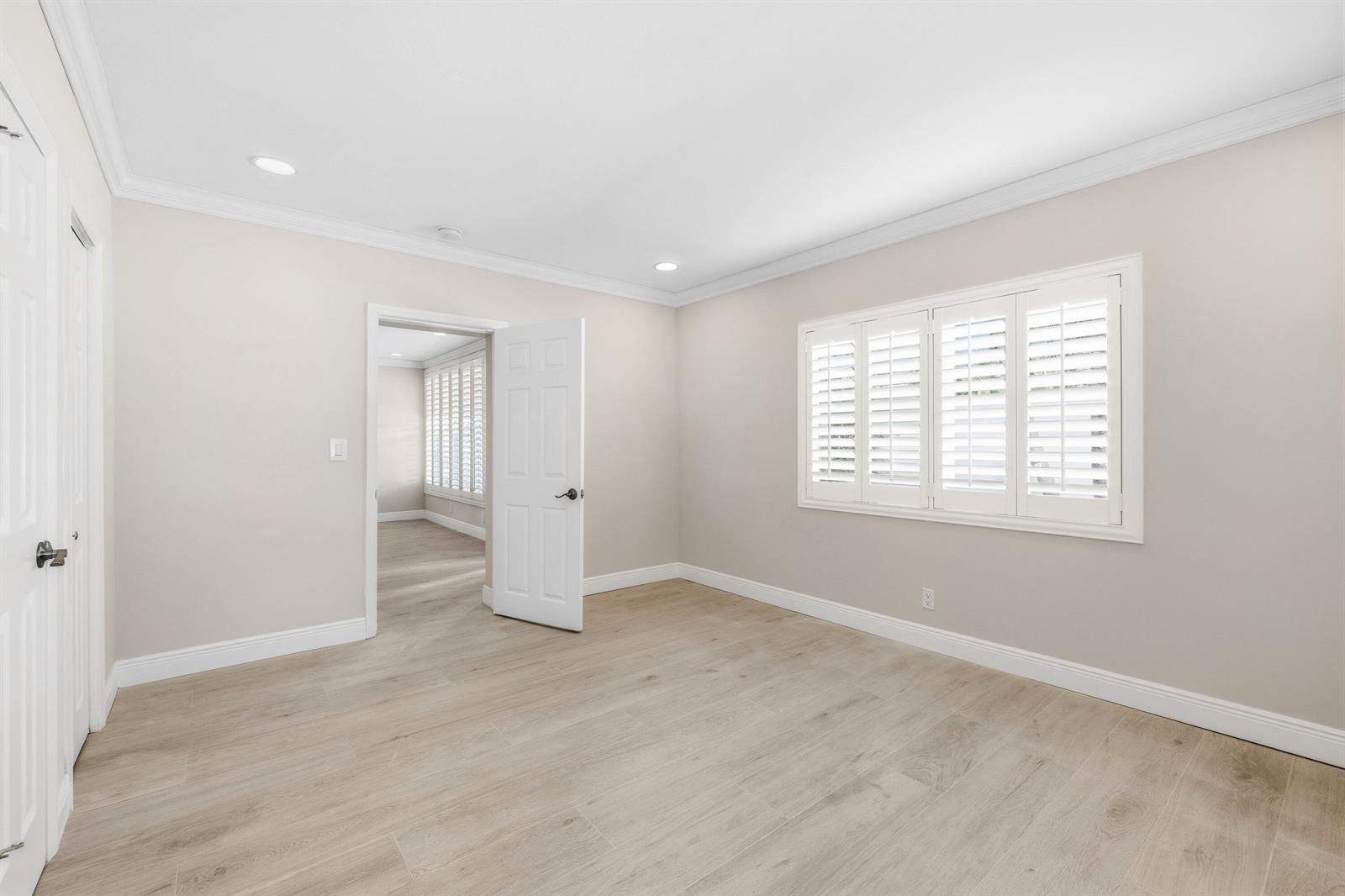 1-2  / 0 2120 sq. ft. $ 2026-08-23 0 foto