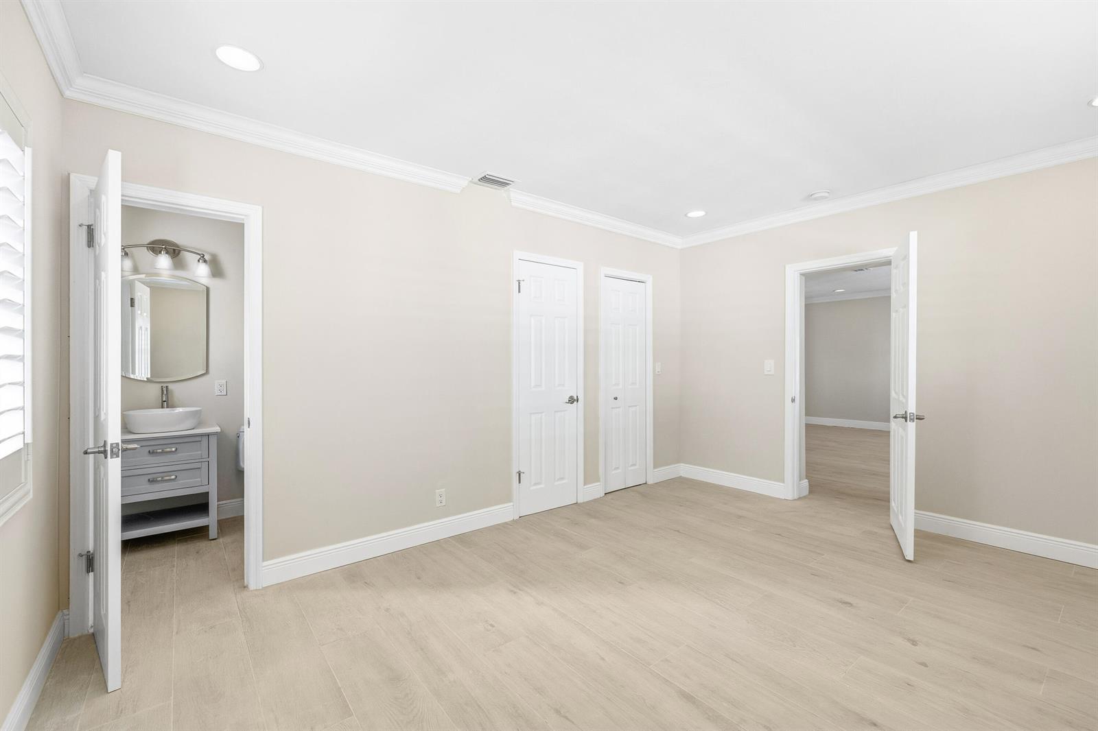 1-2  / 0 2120 sq. ft. $ 2026-08-23 0 foto