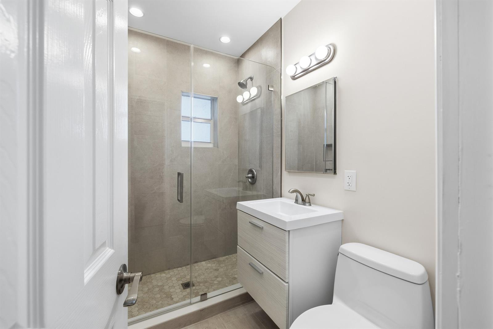 1-2  / 0 2120 sq. ft. $ 2026-08-23 0 foto