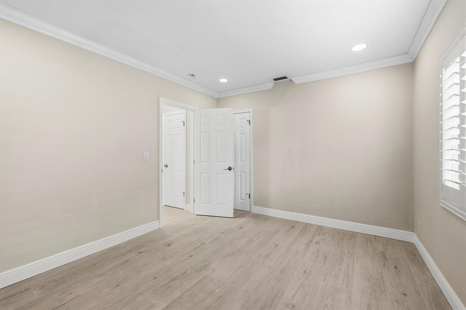 1-2  / 0 2120 sq. ft. $ 2026-08-23 0 foto