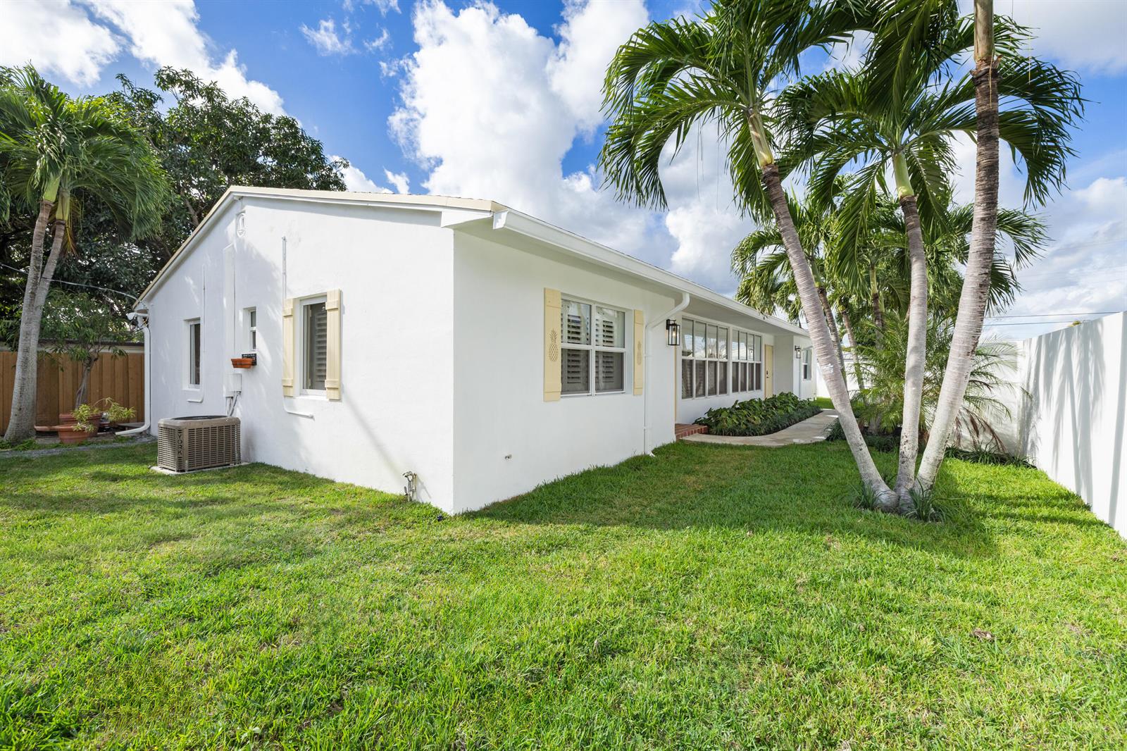 1-2  / 0 2120 sq. ft. $ 2026-08-23 0 foto