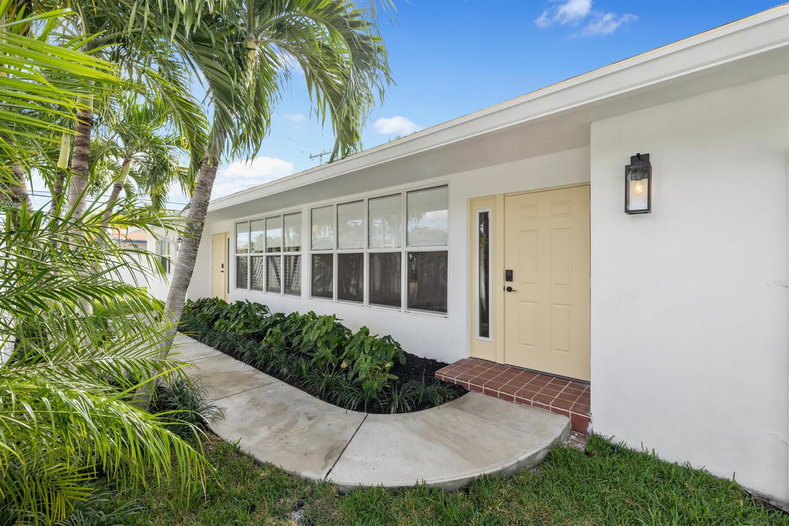 1-2  / 0 2120 sq. ft. $ 2026-08-23 0 foto