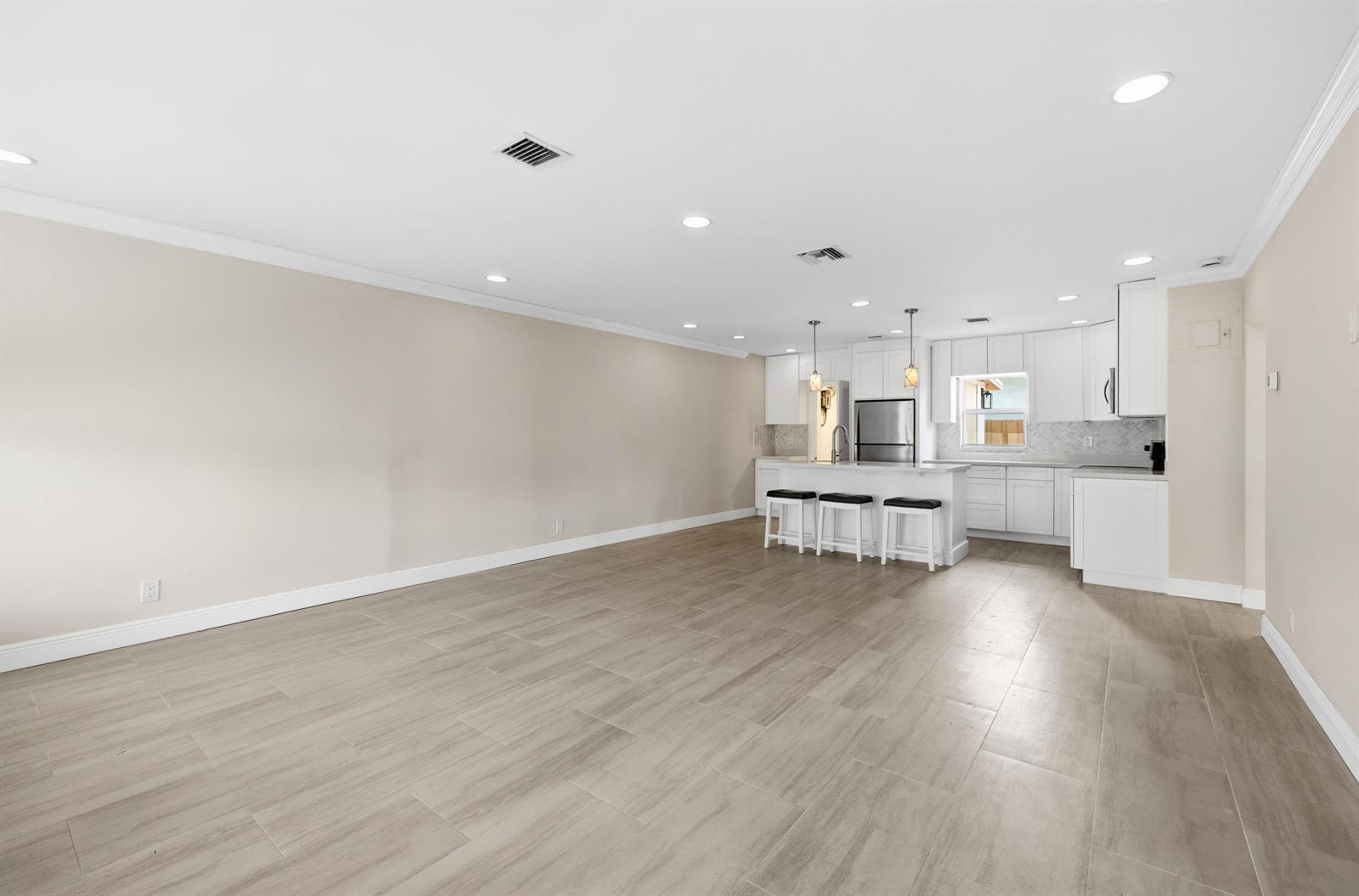 1-2  / 0 2120 sq. ft. $ 2026-08-23 0 foto