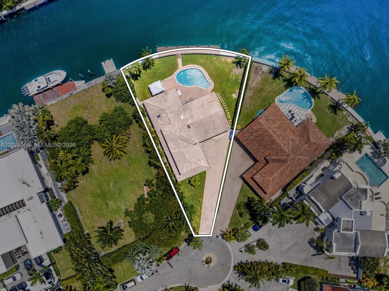 Photo of 343 Centre Is (343), Golden Beach, Florida, 33160 -