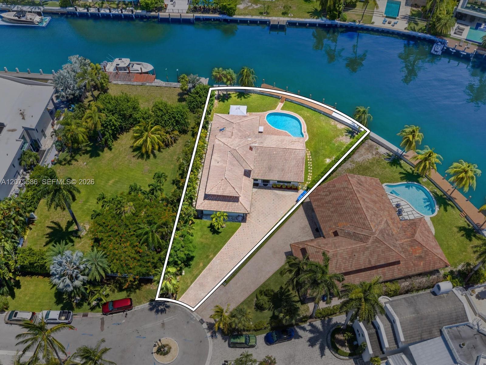 Photo of 343 Centre Is (343), Golden Beach, Florida, 33160 -