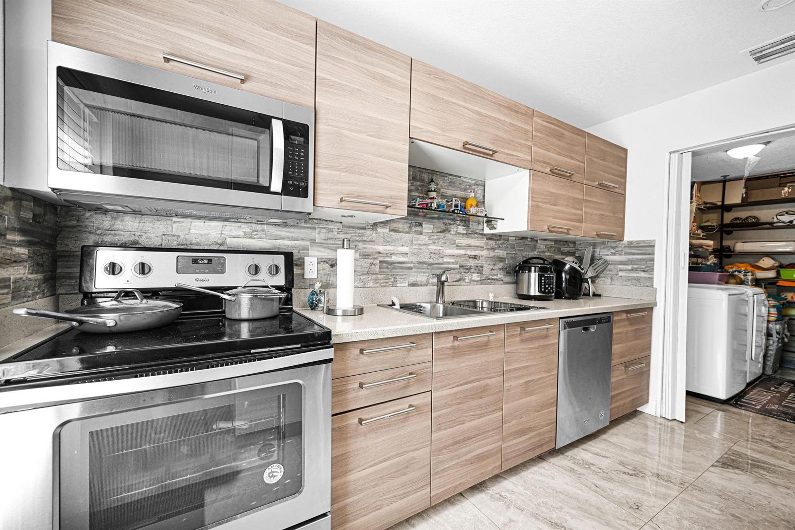 Ver detalles 2171 3 / 2 1040 sq. ft. $ 2026-08-22 0 foto