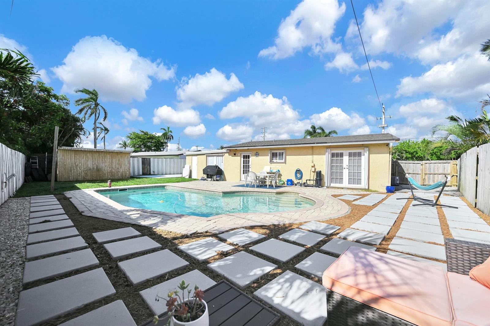 Ver detalles 2171 3 / 2 1040 sq. ft. $ 2026-08-22 0 foto