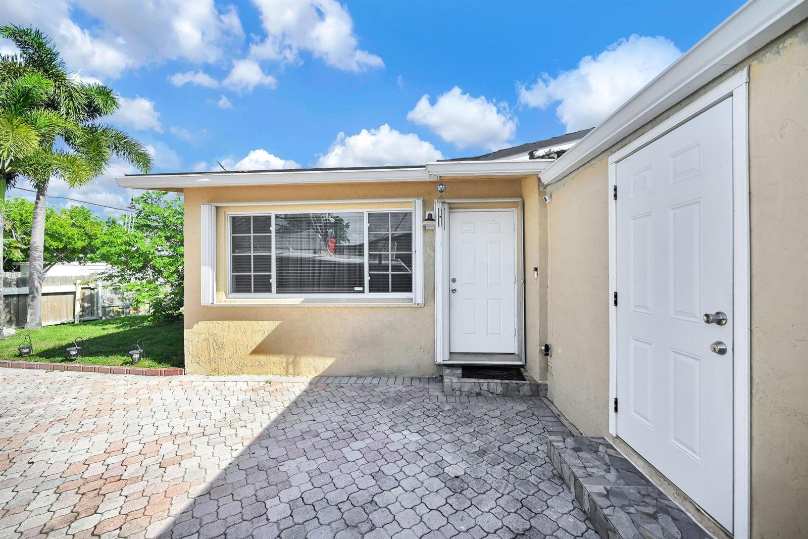 Ver detalles 2171 3 / 2 1040 sq. ft. $ 2026-08-22 0 foto