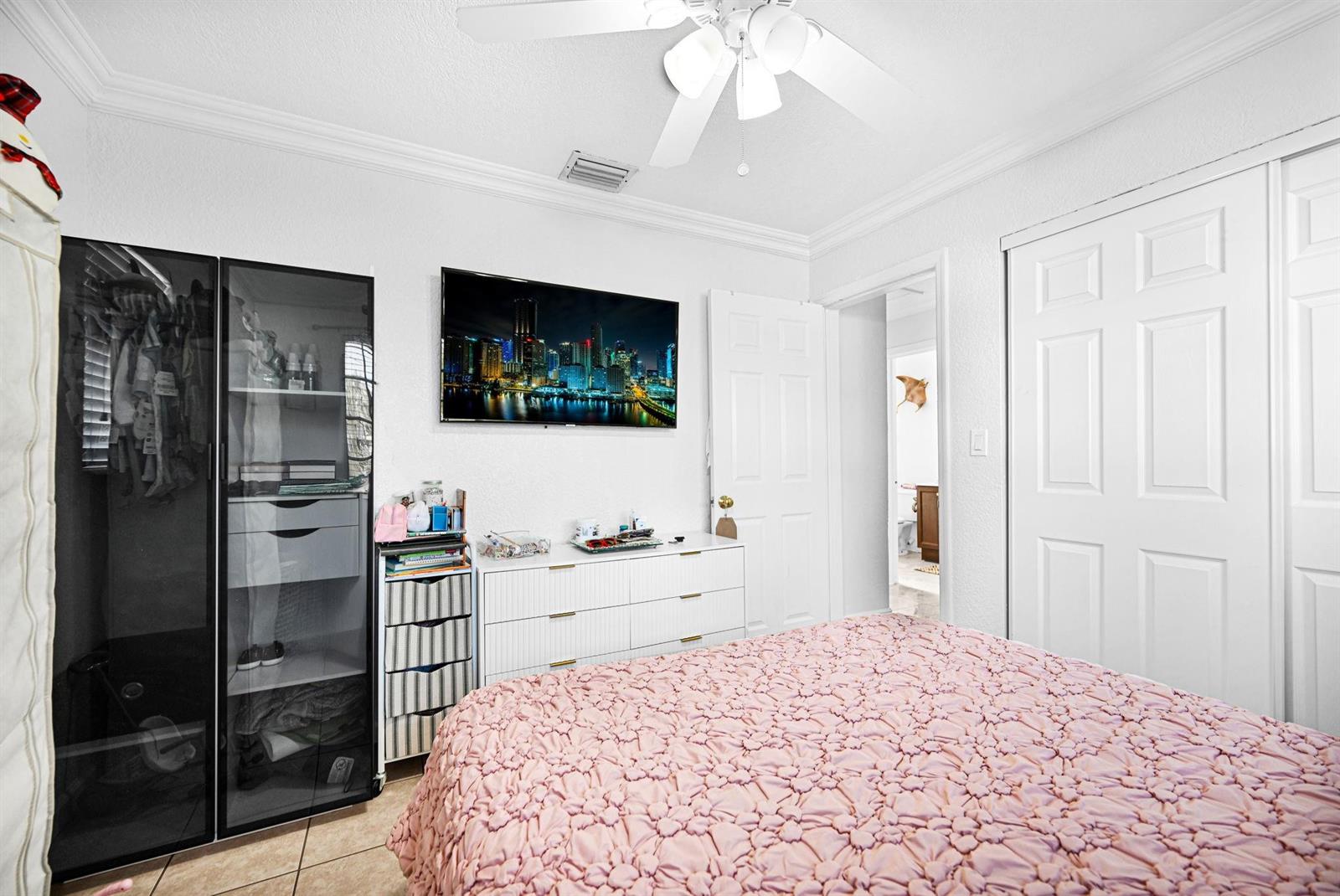 Ver detalles 2171 3 / 2 1040 sq. ft. $ 2026-08-22 0 foto