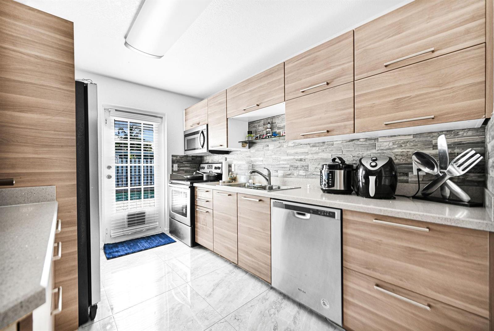 Ver detalles 2171 3 / 2 1040 sq. ft. $ 2026-08-22 0 foto