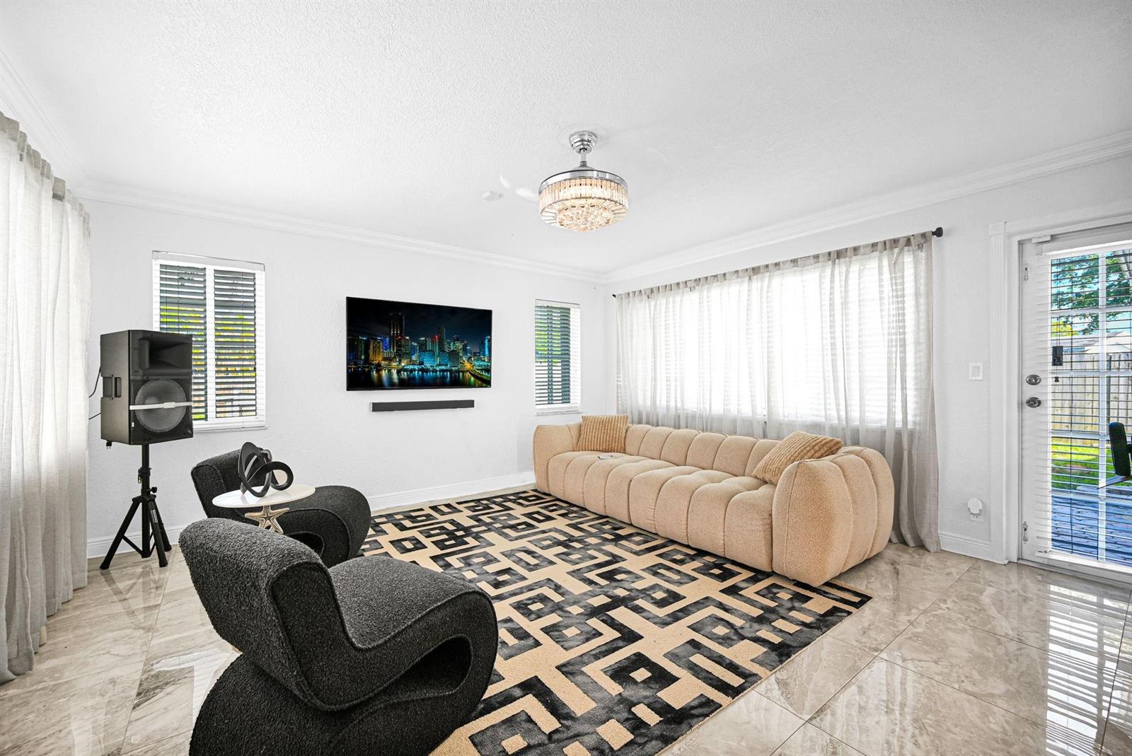 Ver detalles 2171 3 / 2 1040 sq. ft. $ 2026-08-22 0 foto