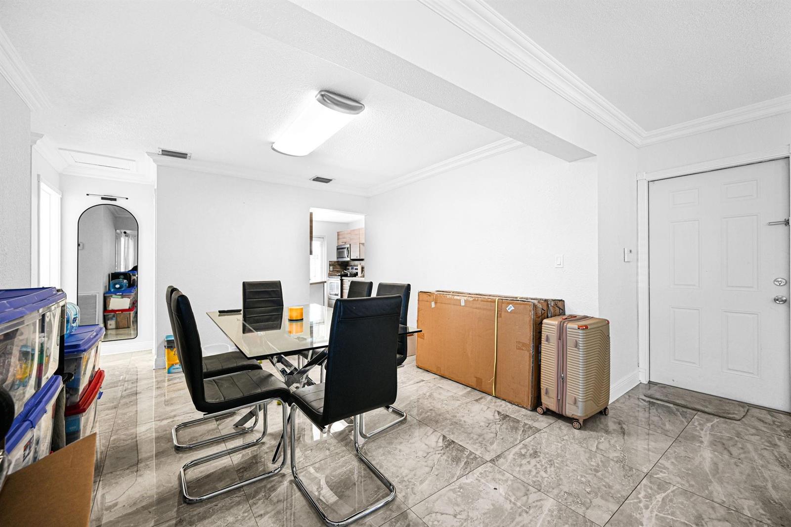 Ver detalles 2171 3 / 2 1040 sq. ft. $ 2026-08-22 0 foto