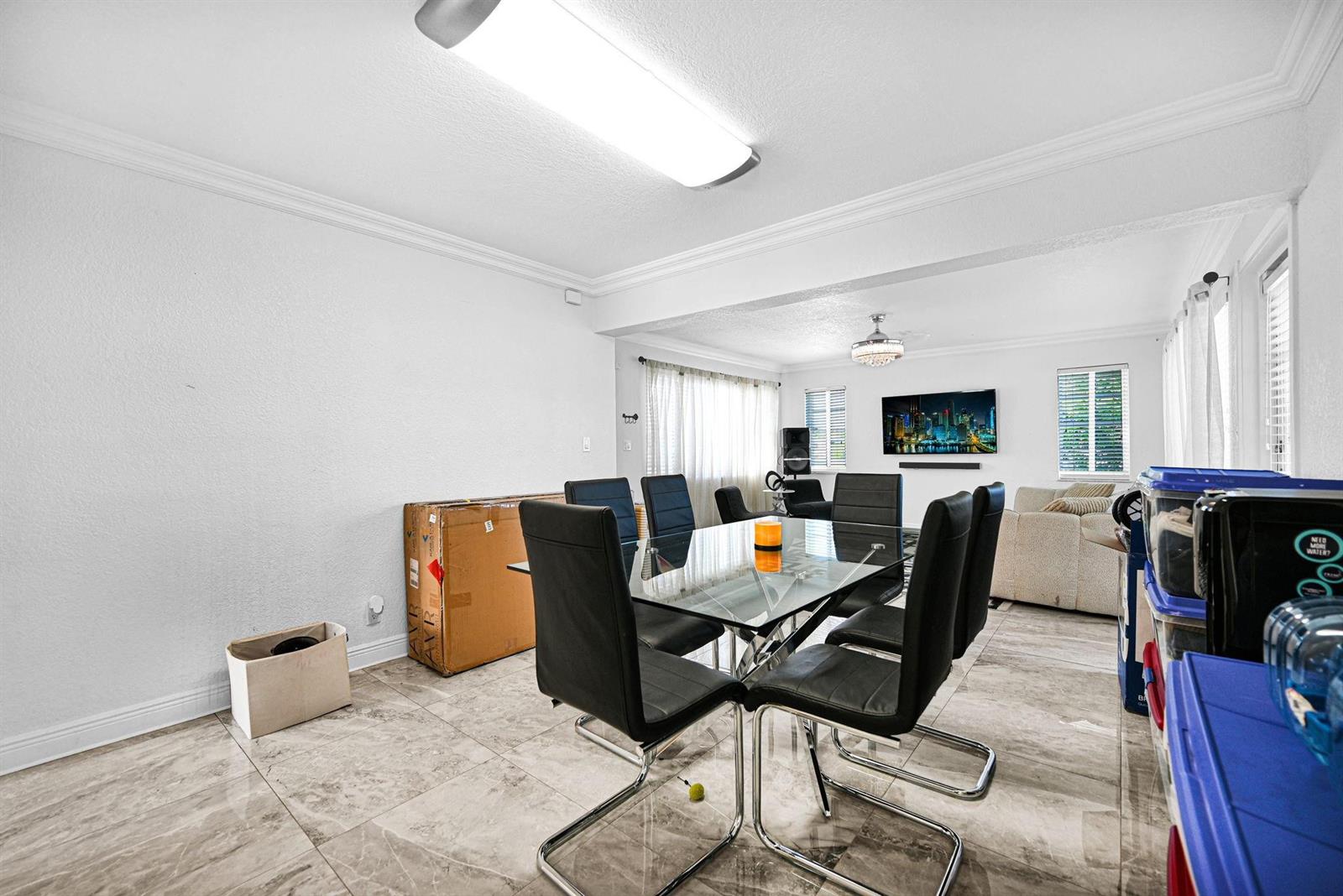 Ver detalles 2171 3 / 2 1040 sq. ft. $ 2026-08-22 0 foto