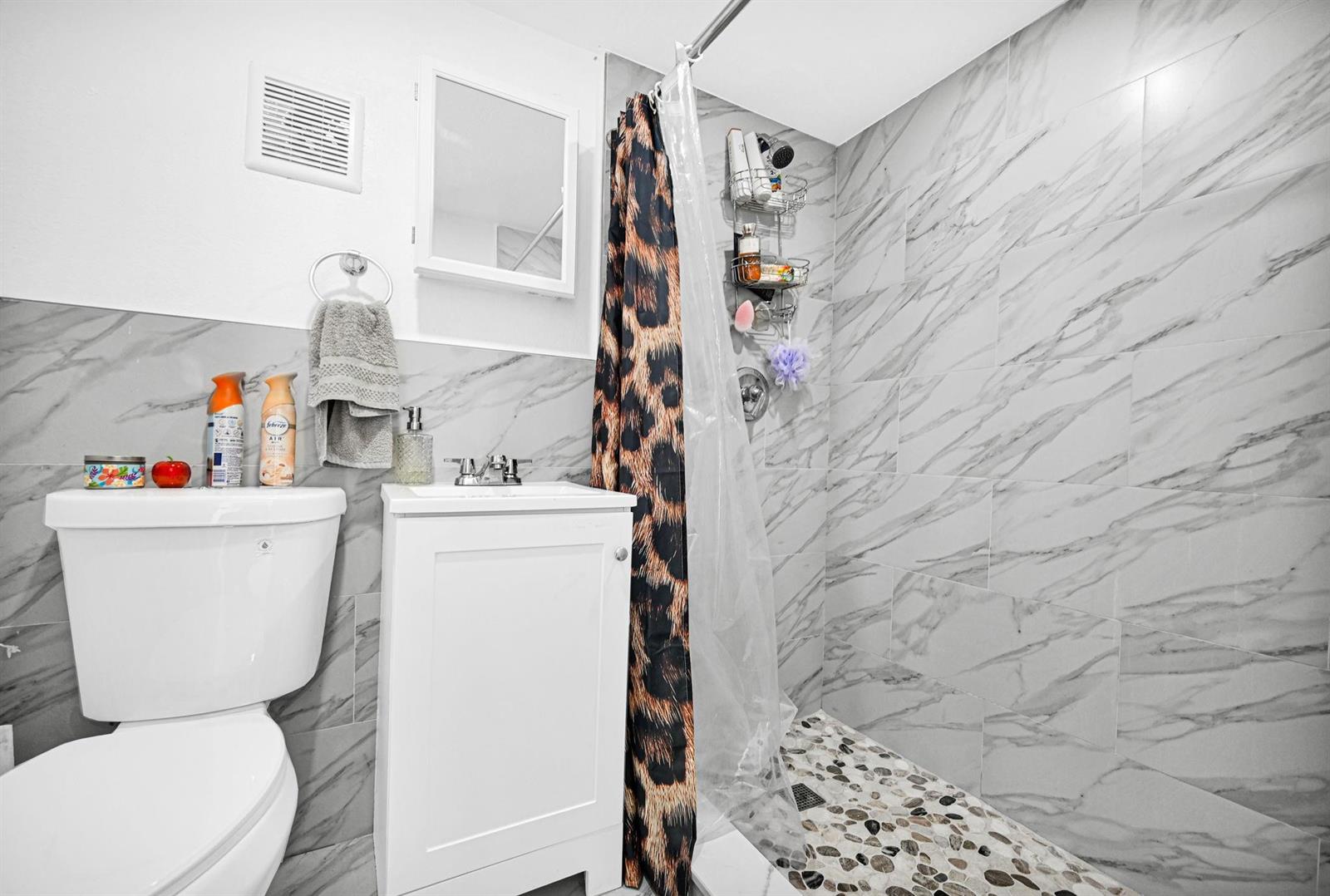 Ver detalles 2171 3 / 2 1040 sq. ft. $ 2026-08-22 0 foto