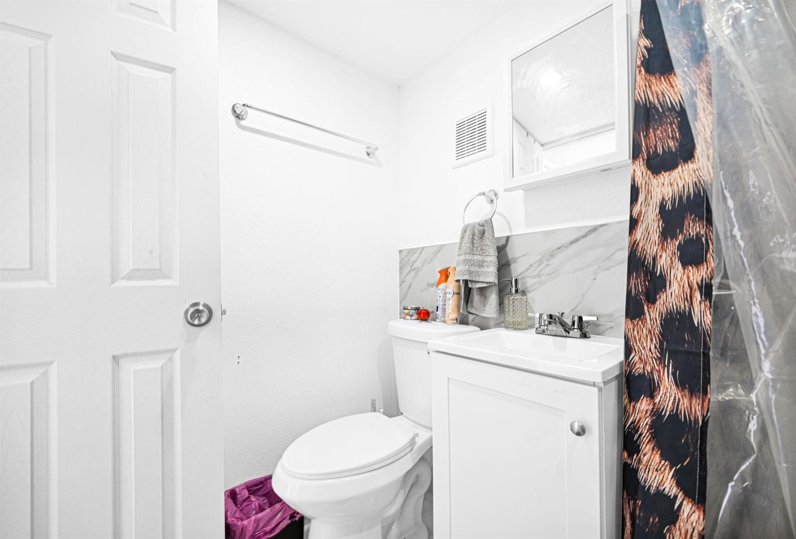 Ver detalles 2171 3 / 2 1040 sq. ft. $ 2026-08-22 0 foto