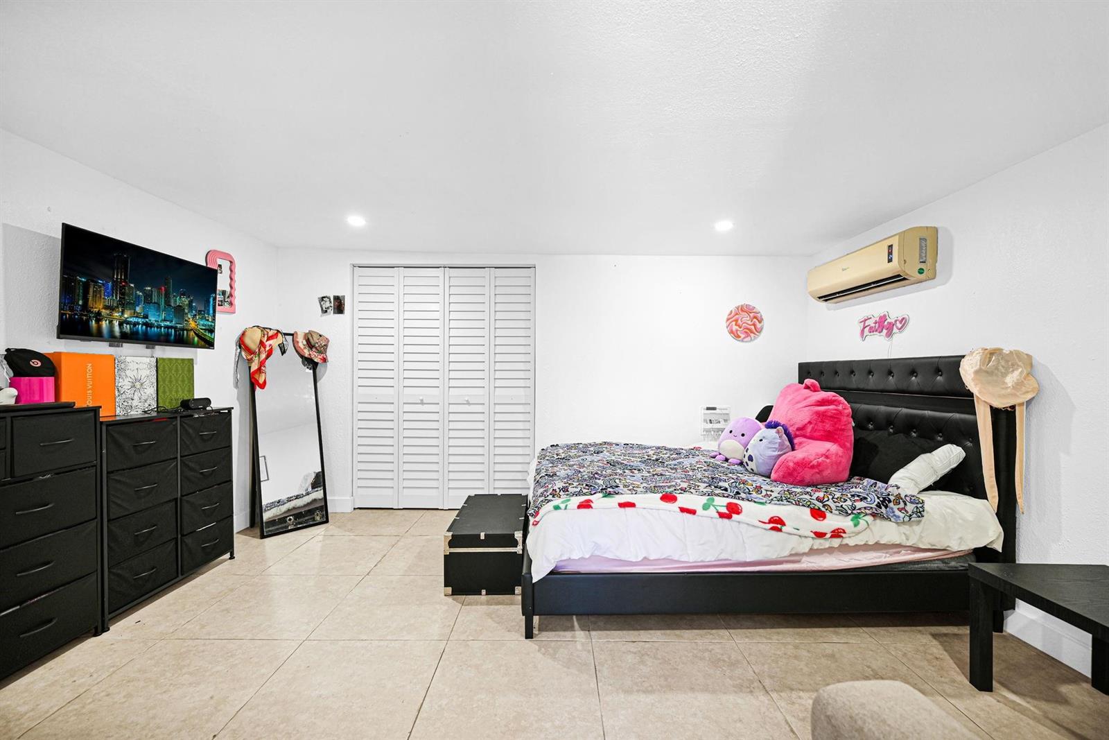 Ver detalles 2171 3 / 2 1040 sq. ft. $ 2026-08-22 0 foto