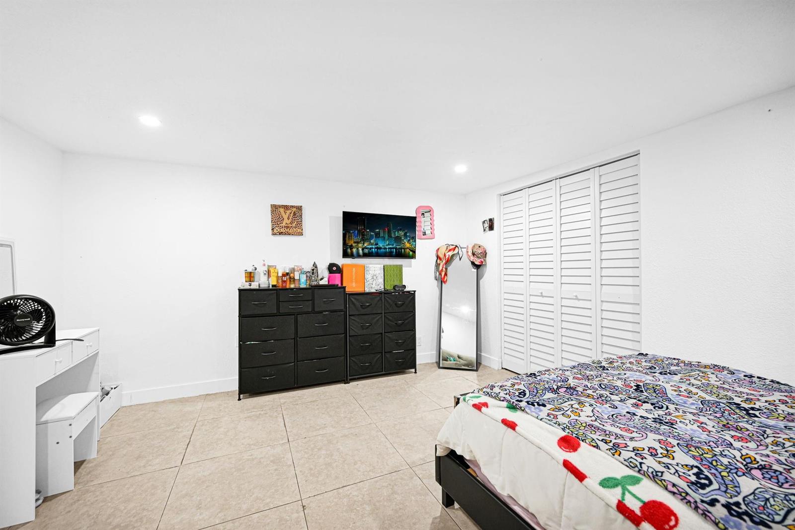 Ver detalles 2171 3 / 2 1040 sq. ft. $ 2026-08-22 0 foto