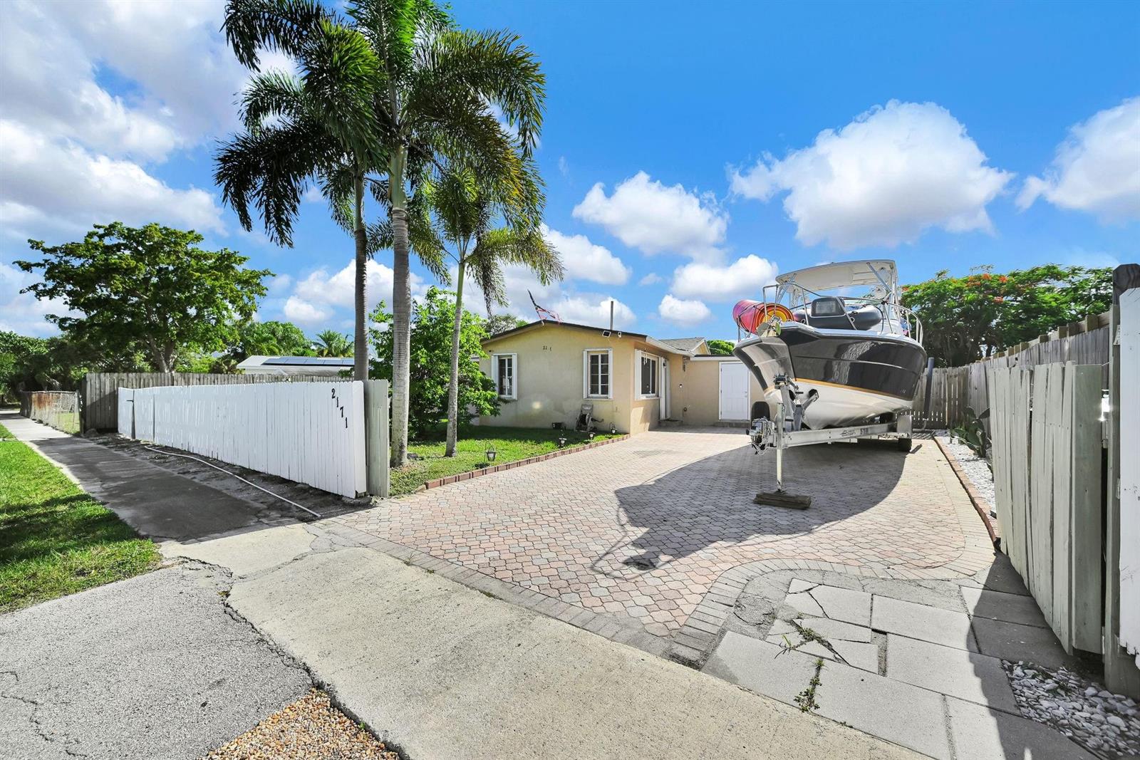 Ver detalles 2171 3 / 2 1040 sq. ft. $ 2026-08-22 0 foto