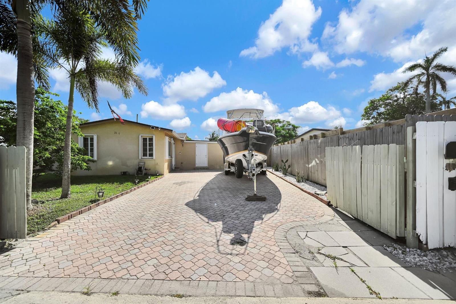 Ver detalles 2171 3 / 2 1040 sq. ft. $ 2026-08-22 0 foto