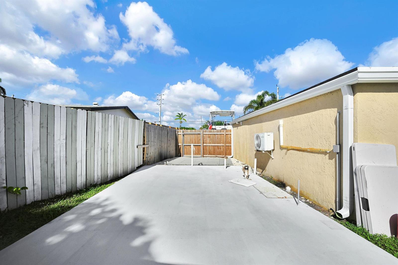 Ver detalles 2171 3 / 2 1040 sq. ft. $ 2026-08-22 0 foto
