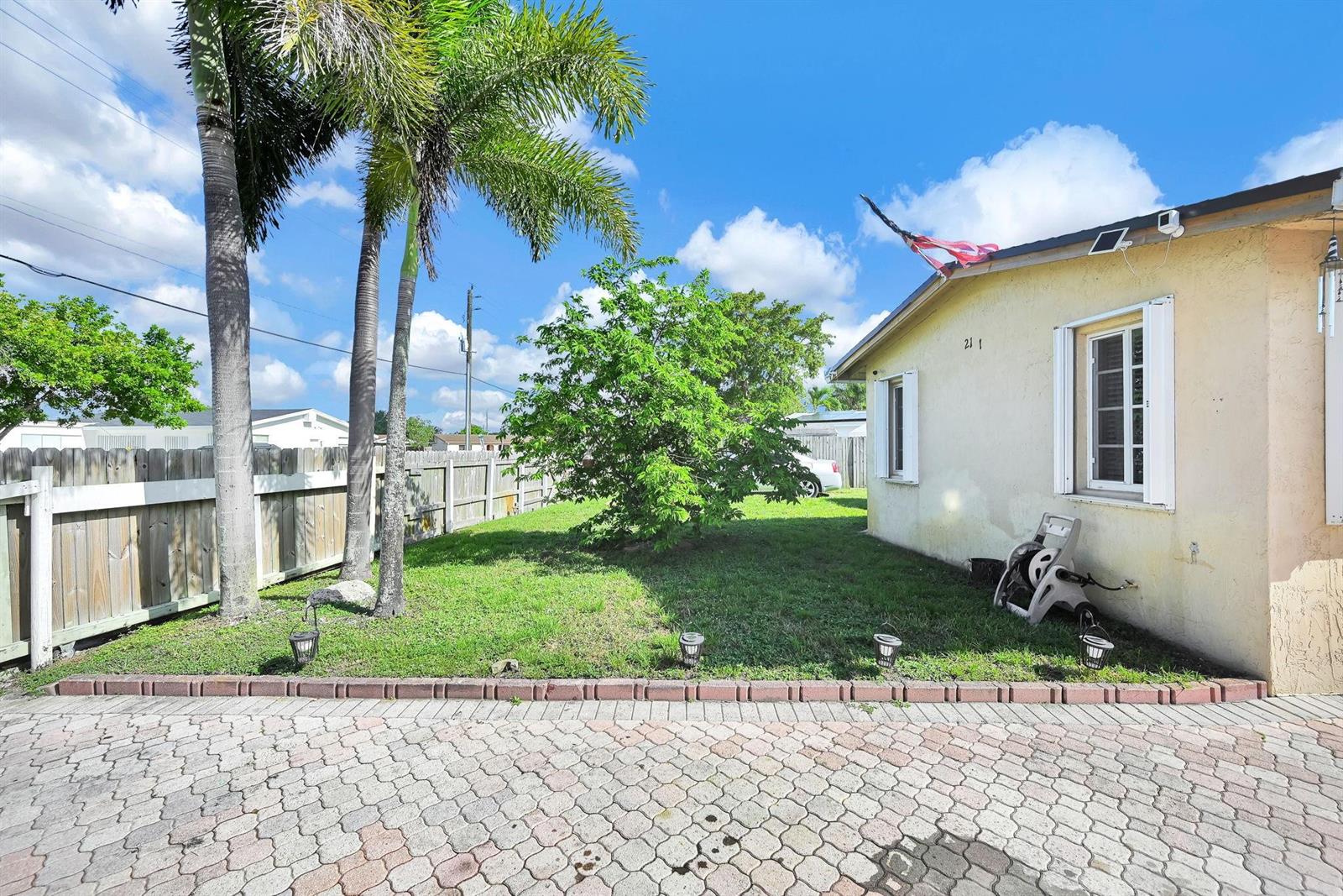 Ver detalles 2171 3 / 2 1040 sq. ft. $ 2026-08-22 0 foto