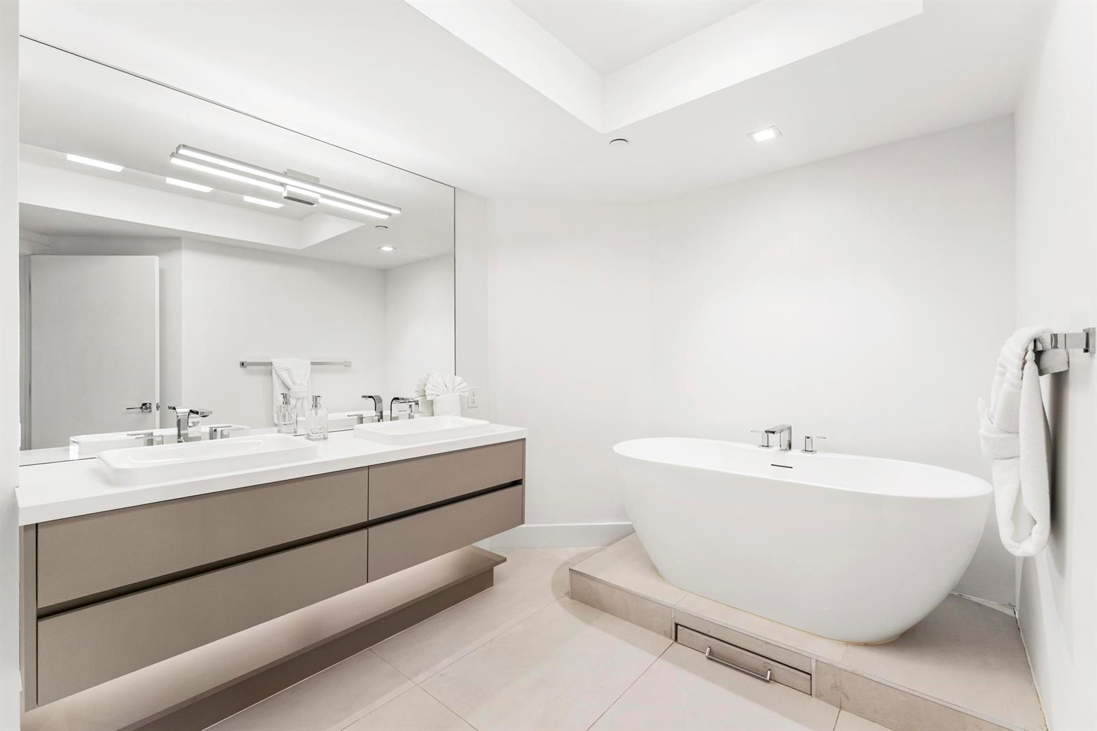 903 2 / 2 1560 sq. ft. $ 2026-08-23 0 Photo