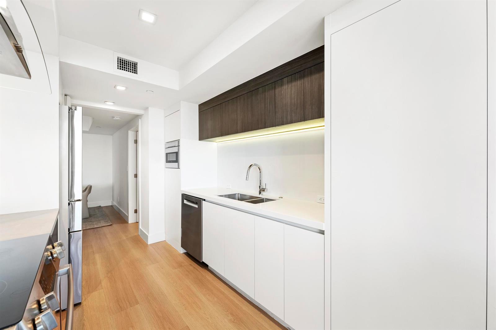 See details 903 2 / 2 1560 sq. ft. $ 2026-08-23 0 Photo