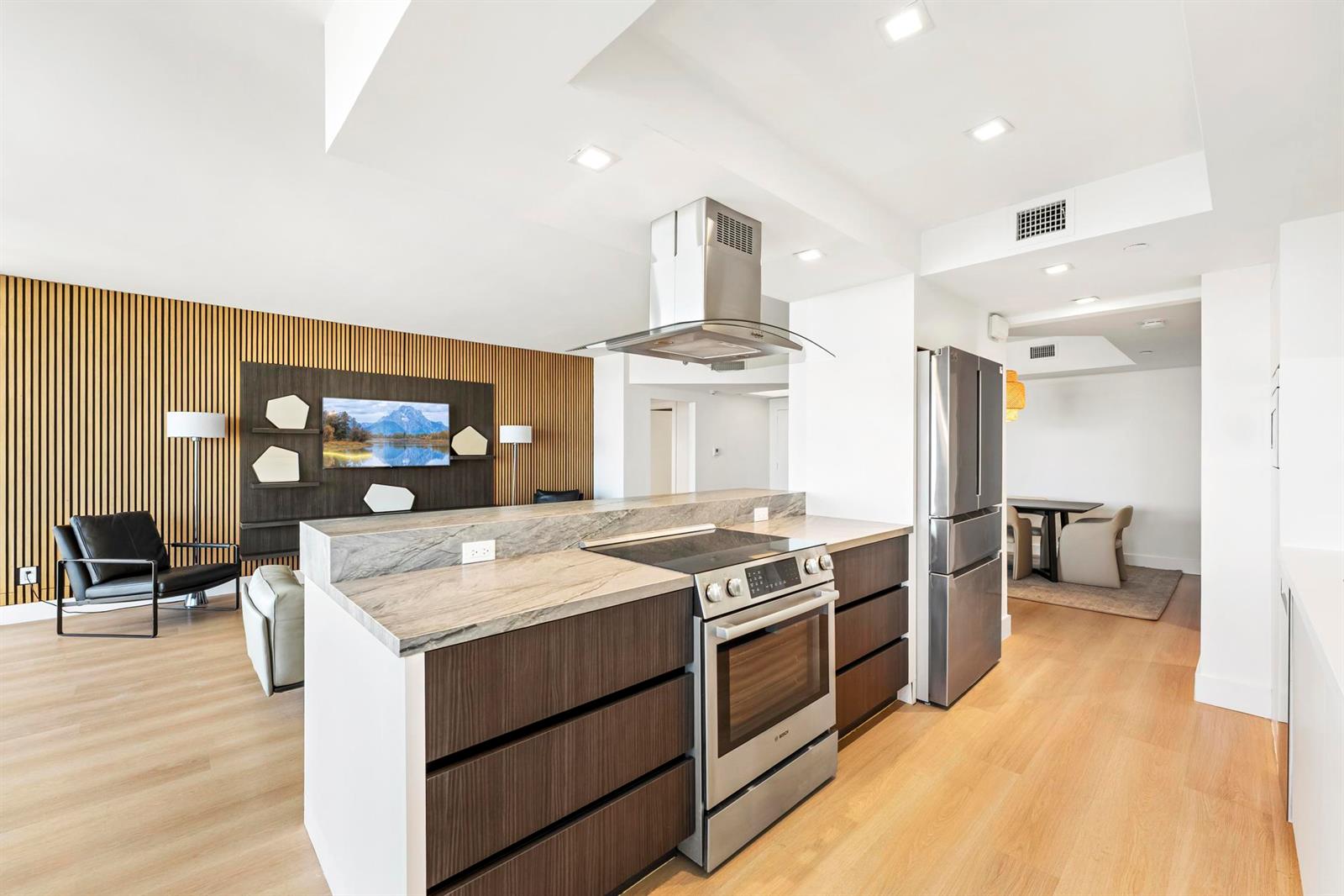 See details 903 2 / 2 1560 sq. ft. $ 2026-08-23 0 Photo