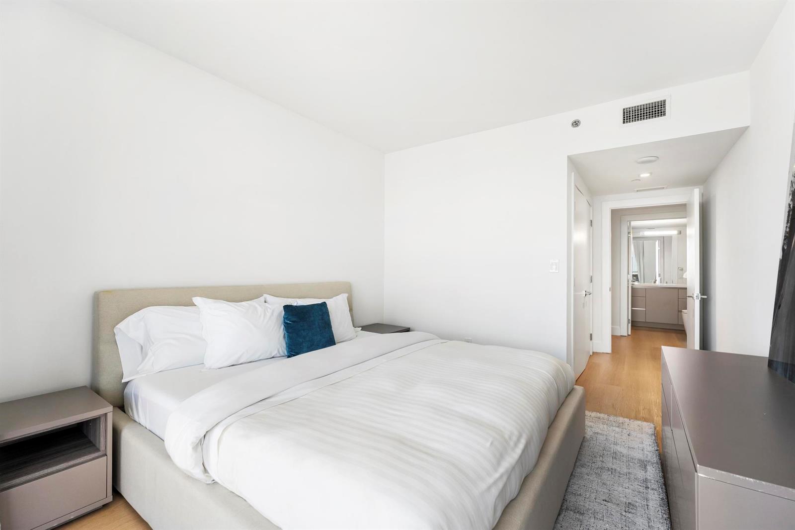 See details 903 2 / 2 1560 sq. ft. $ 2026-08-23 0 Photo