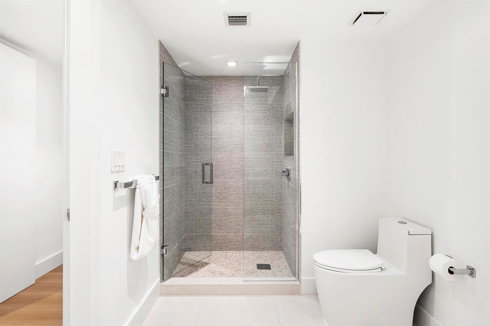 See details 903 2 / 2 1560 sq. ft. $ 2026-08-23 0 Photo