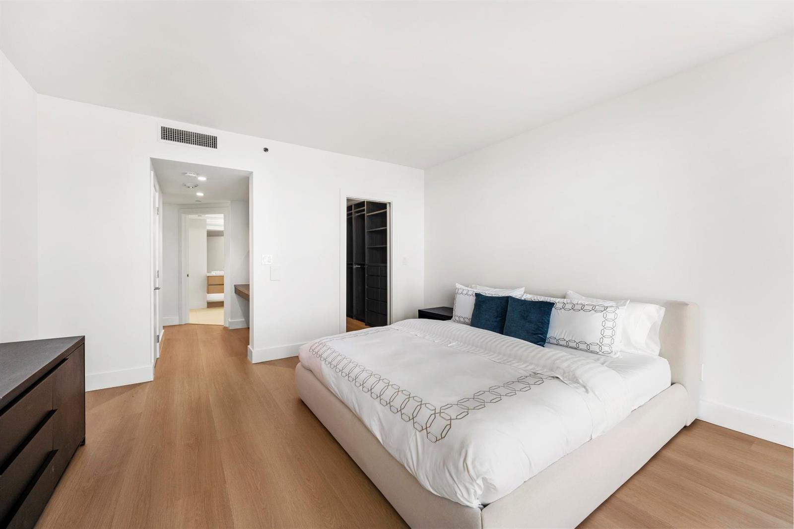 See details 903 2 / 2 1560 sq. ft. $ 2026-08-23 0 Photo