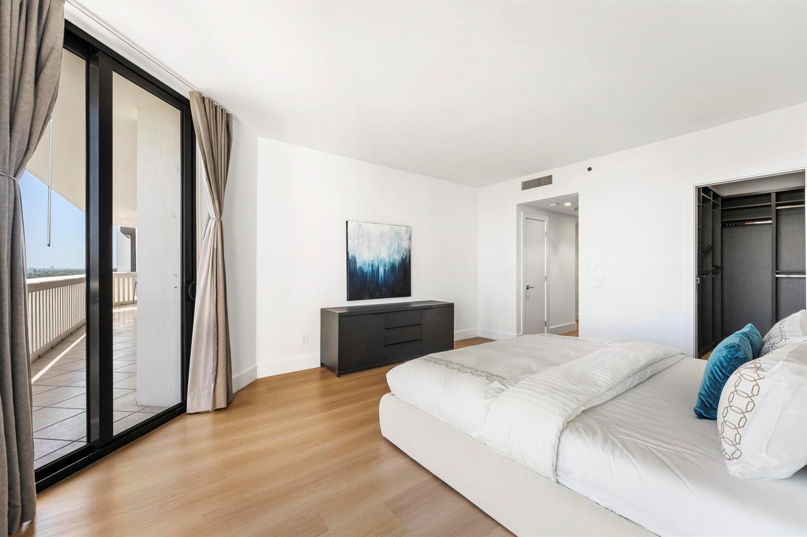 See details 903 2 / 2 1560 sq. ft. $ 2026-08-23 0 Photo