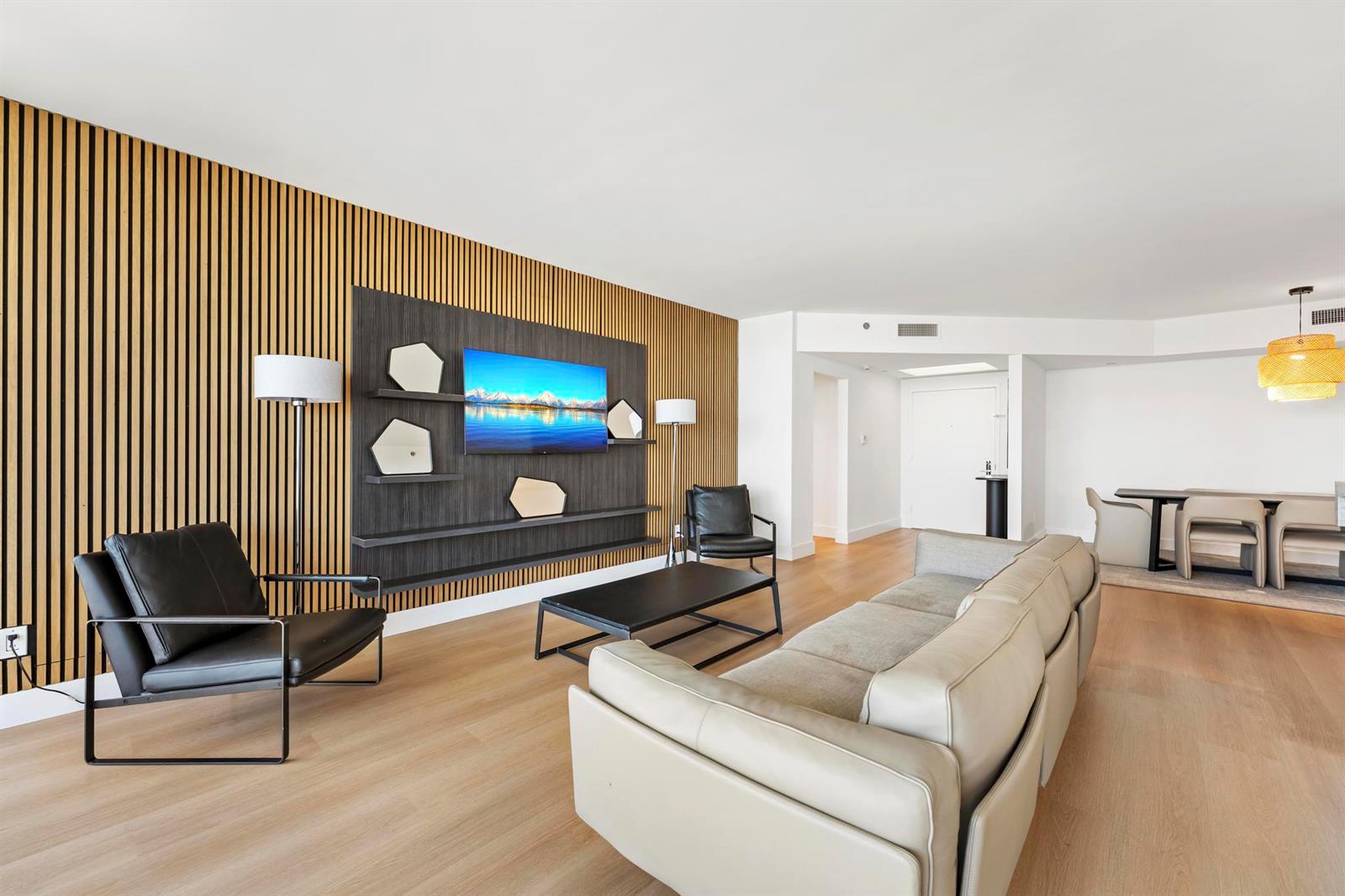 See details 903 2 / 2 1560 sq. ft. $ 2026-08-23 0 Photo