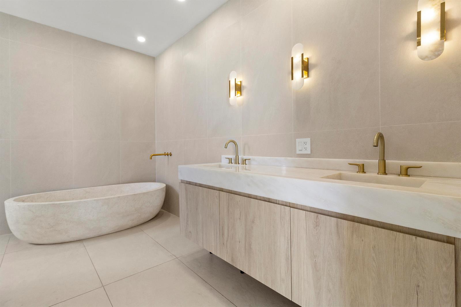 Photo of 1865 OCEAN  #21c, Hallandale Beach, Florida, 33009 - Primary bath