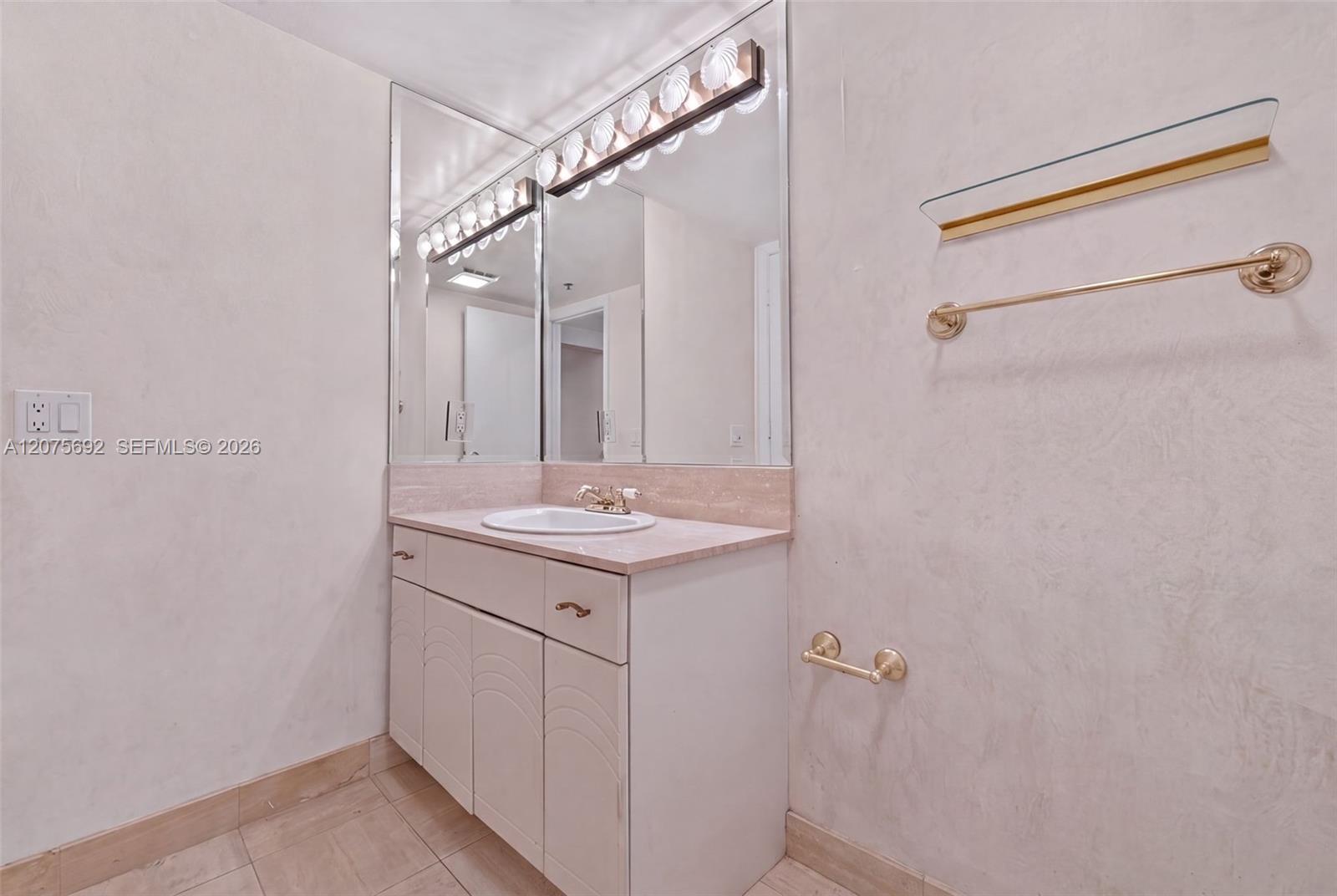 Photo of 1201 Ocean Dr #1009N, Hollywood, Florida, 33019 - Powder Room