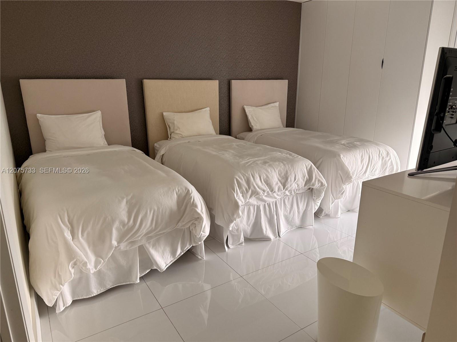 2406 3 / 4 2327 sq. ft. $ 2026-08-21 0 Photo