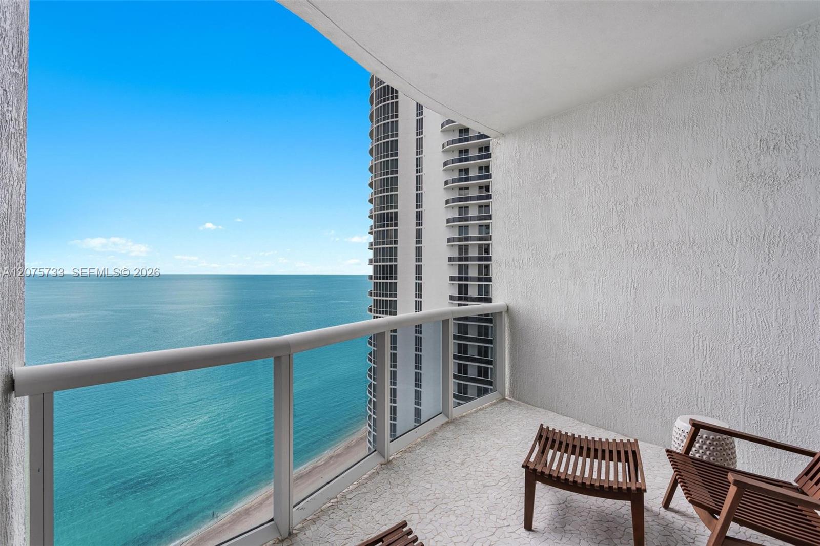 See details 2406 3 / 4 2327 sq. ft. $ 2026-08-21 0 Photo