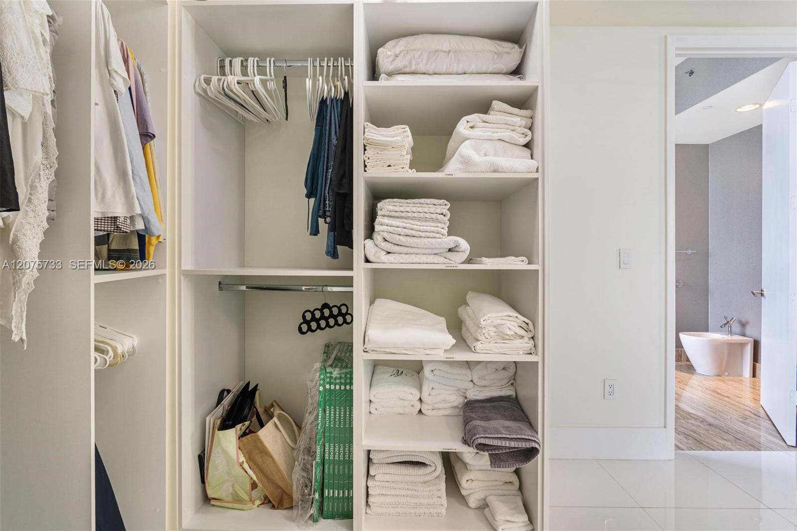 See details 2406 3 / 4 2327 sq. ft. $ 2026-08-21 0 Photo