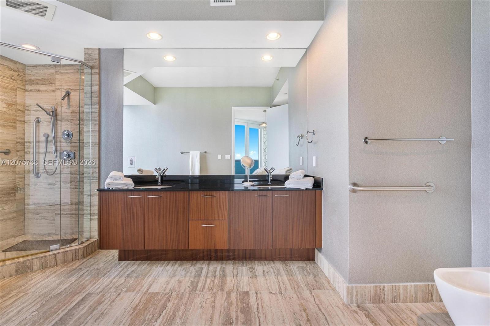 See details 2406 3 / 4 2327 sq. ft. $ 2026-08-21 0 Photo