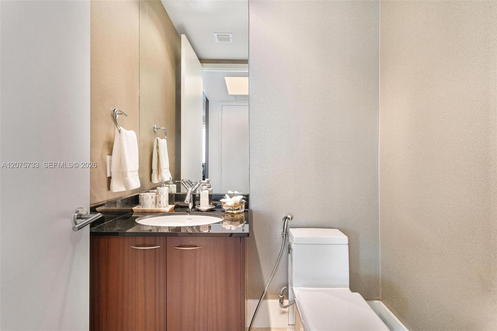 See details 2406 3 / 4 2327 sq. ft. $ 2026-08-21 0 Photo