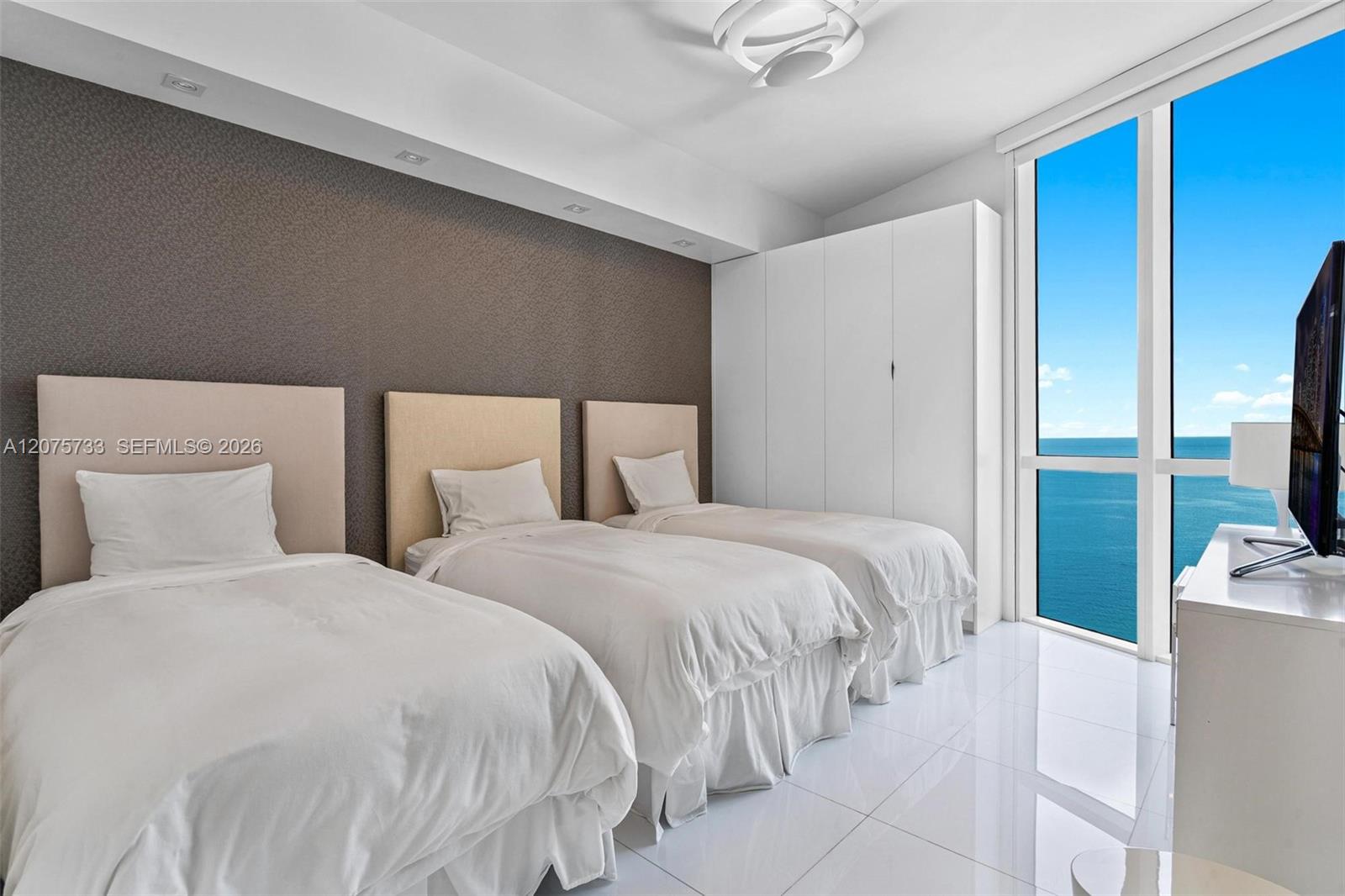 See details 2406 3 / 4 2327 sq. ft. $ 2026-08-21 0 Photo