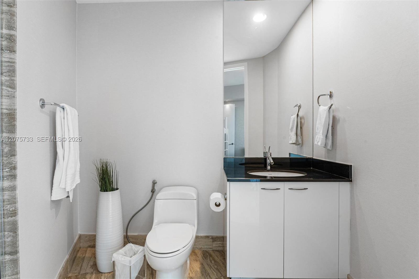 See details 2406 3 / 4 2327 sq. ft. $ 2026-08-21 0 Photo
