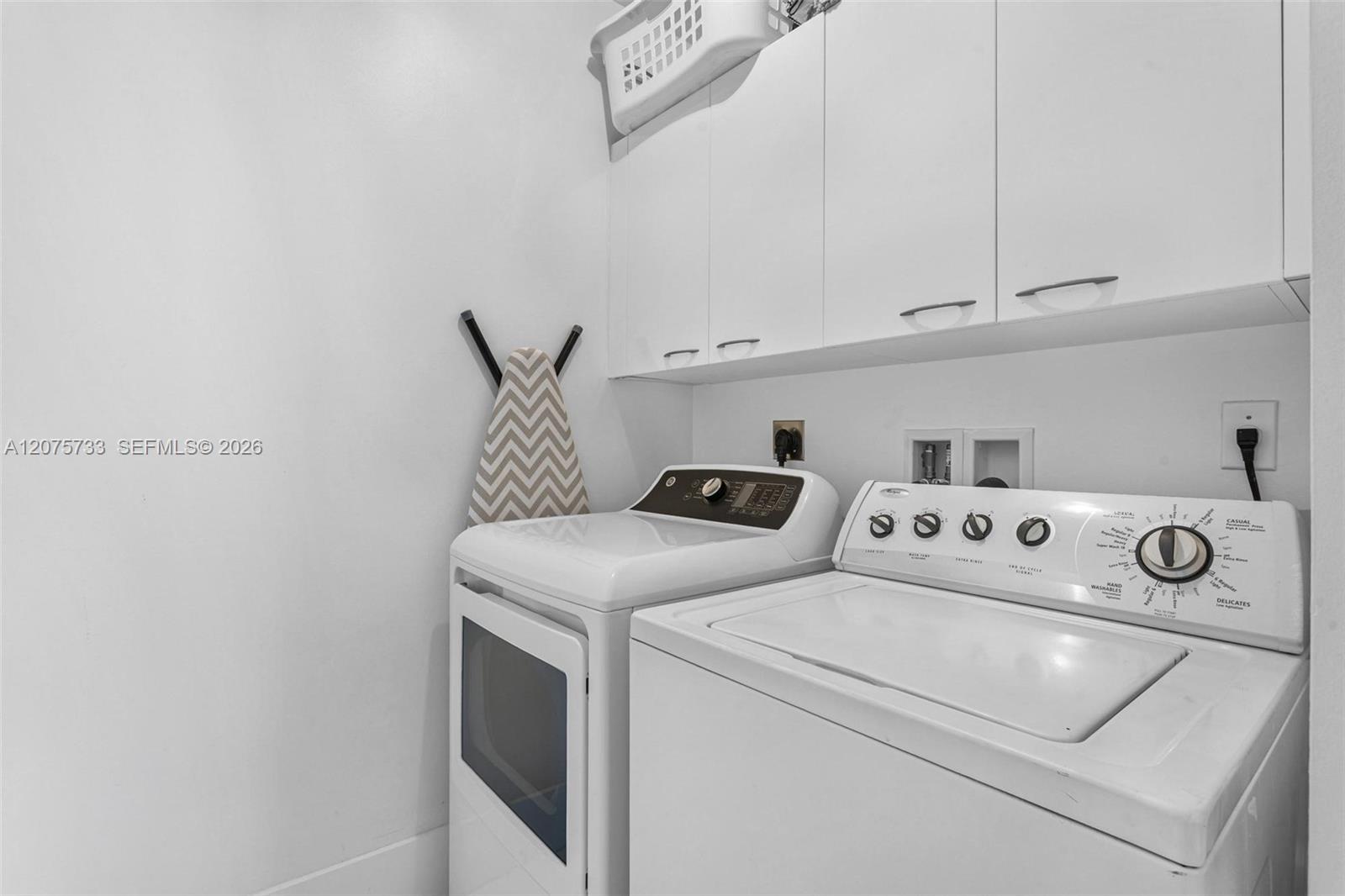 See details 2406 3 / 4 2327 sq. ft. $ 2026-08-21 0 Photo