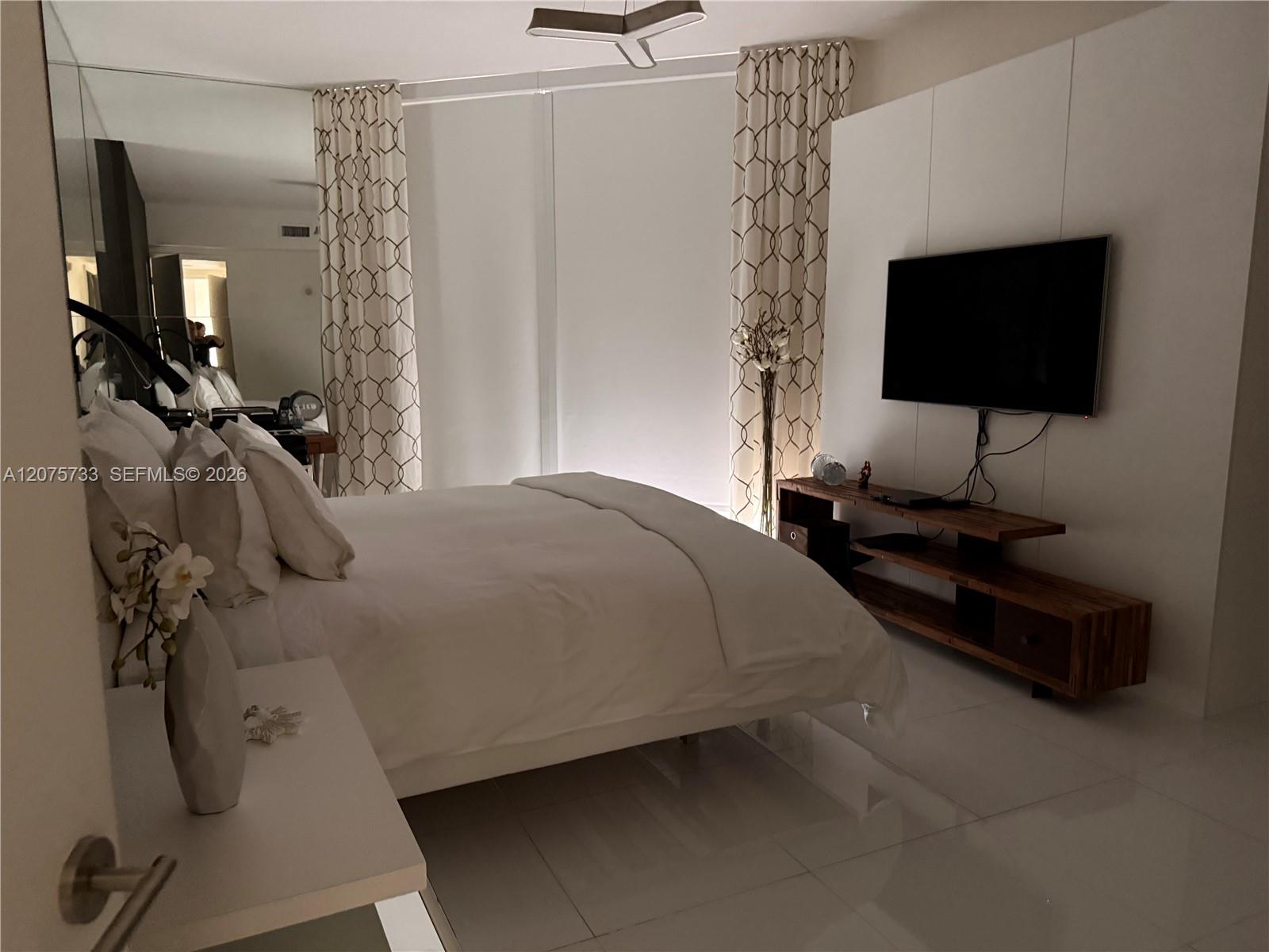 2406 3 / 4 2327 sq. ft. $ 2026-08-21 0 Photo