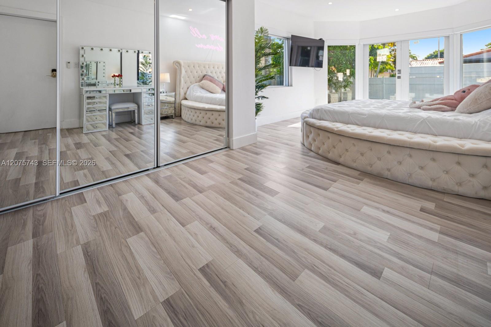 Ver detalles 1460 3 / 2 2005 sq. ft. $ 2026-08-21 0 foto